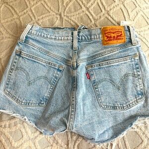 Levi 501 Jean shorts light wash size 26